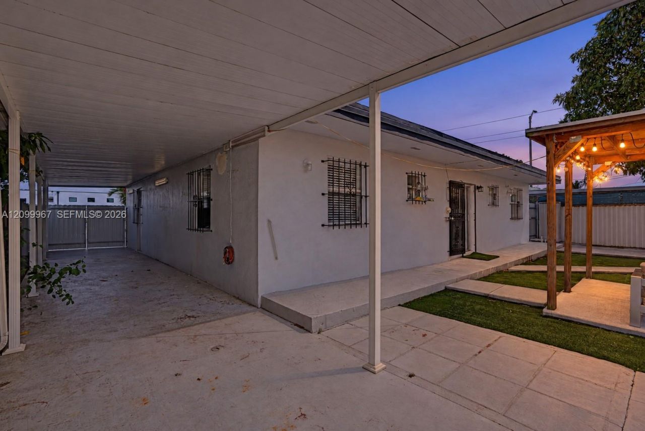 550 E 10th Ave , Hialeah, FL 33010 Photo