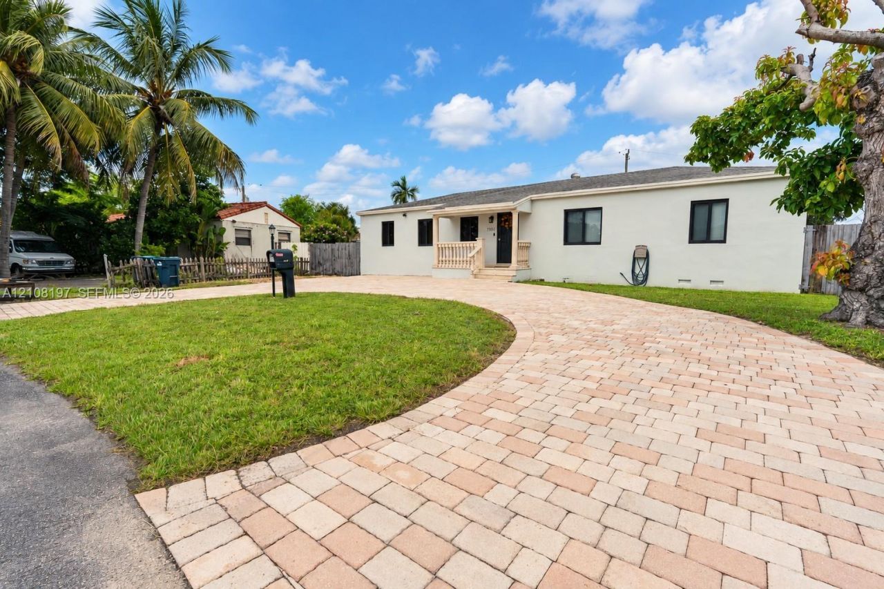 7501 SW 18th St , Miami, FL 33155 Photo