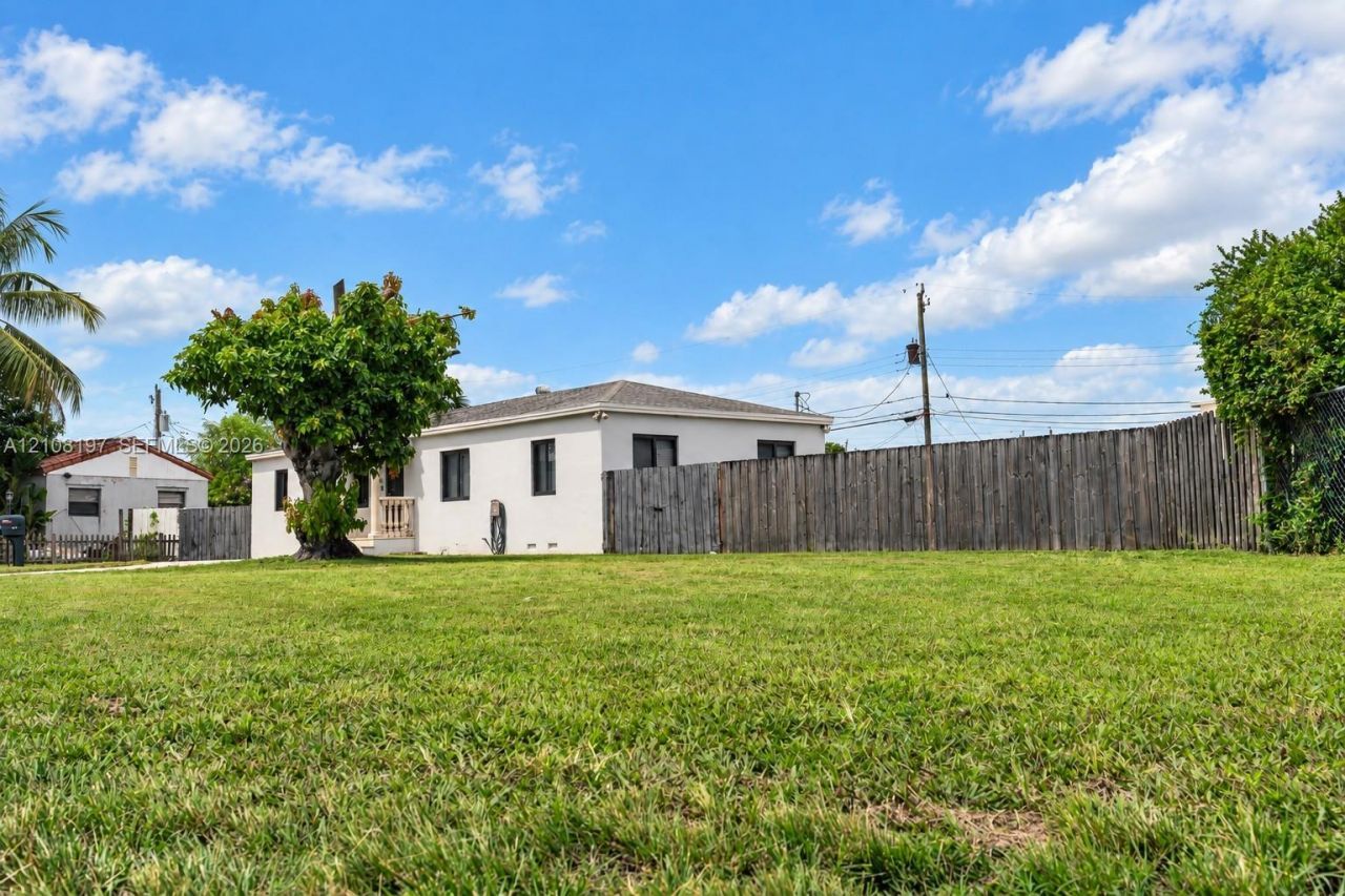 7501 SW 18th St , Miami, FL 33155 Photo