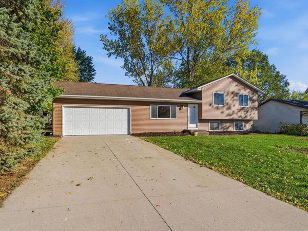 2613 Wimbledon Drive, Woodbury, MN 55125