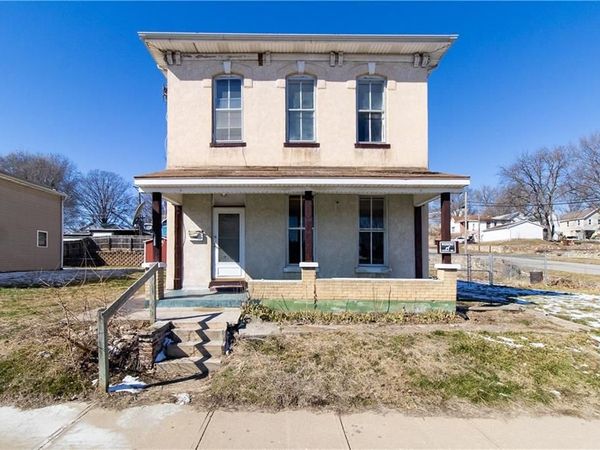 1720 Savannah Avenue, St Joseph, MO 64505