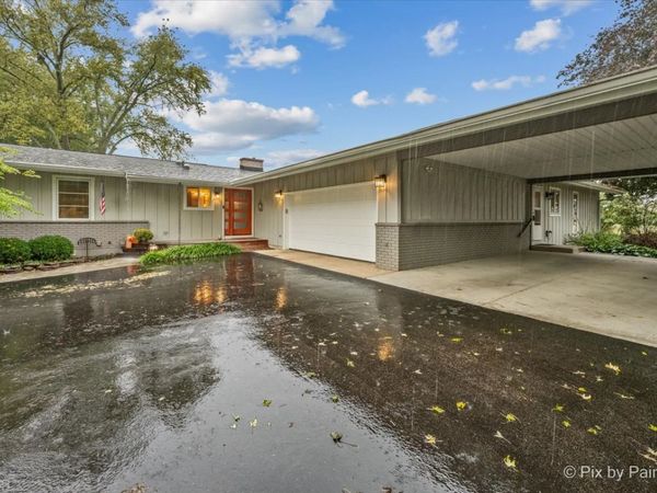 1070 Rose Court, Woodstock, IL 60098