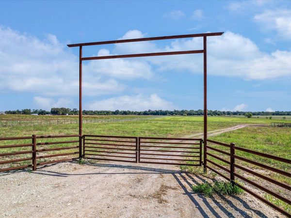 750 County Road 380 , Granger, TX 76530