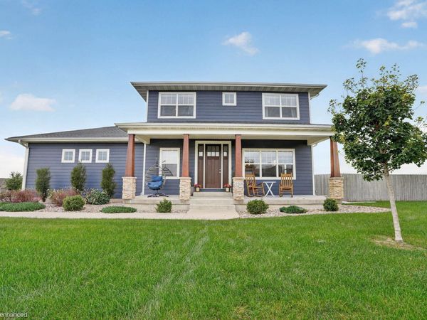 2208 Ashworth Drive, Cedar Falls, IA 50613