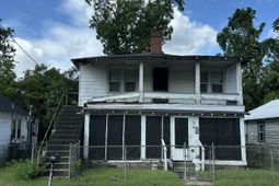 645 Maple Street photo 4