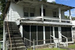 645 Maple Street photo 4