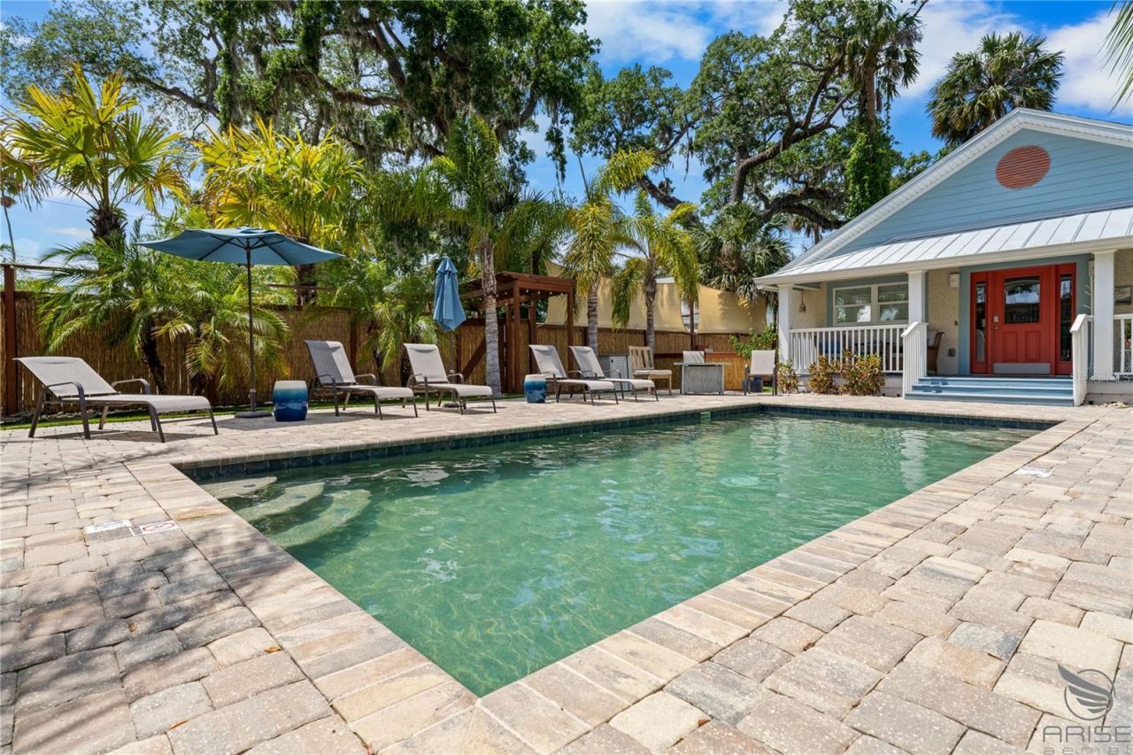 305 Live Oak , New Smyrna Beach, FL 32168 Photo