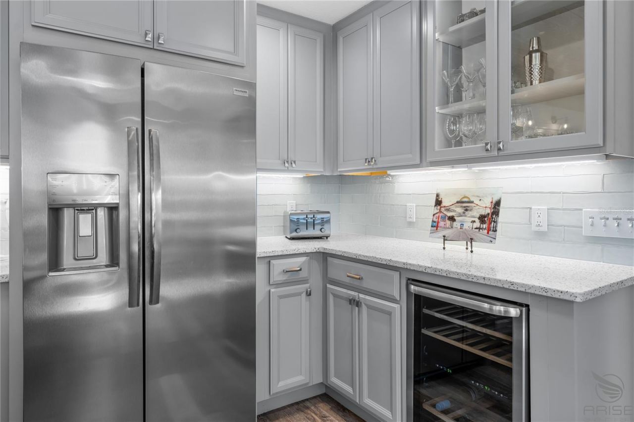 305 Live Oak , New Smyrna Beach, FL 32168 Photo