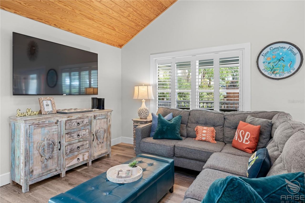 305 Live Oak , New Smyrna Beach, FL 32168 Photo