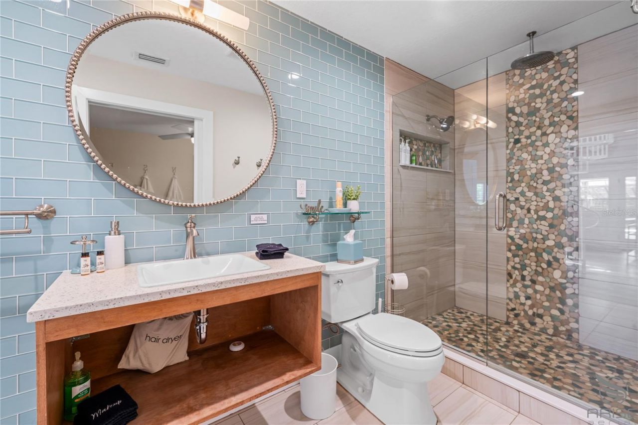 305 Live Oak , New Smyrna Beach, FL 32168 Photo