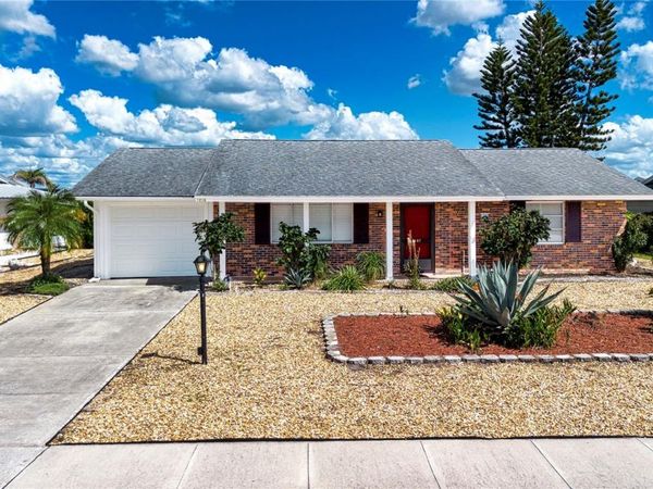 1507 N LAKE DRIVE , SUN CITY CENTER, FL 33573