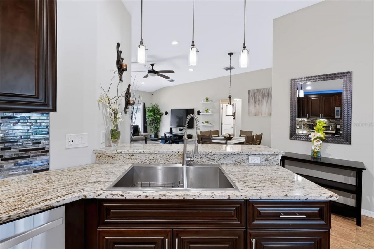 105 San Lorenzo Court , Bradenton, FL 34208 Photo