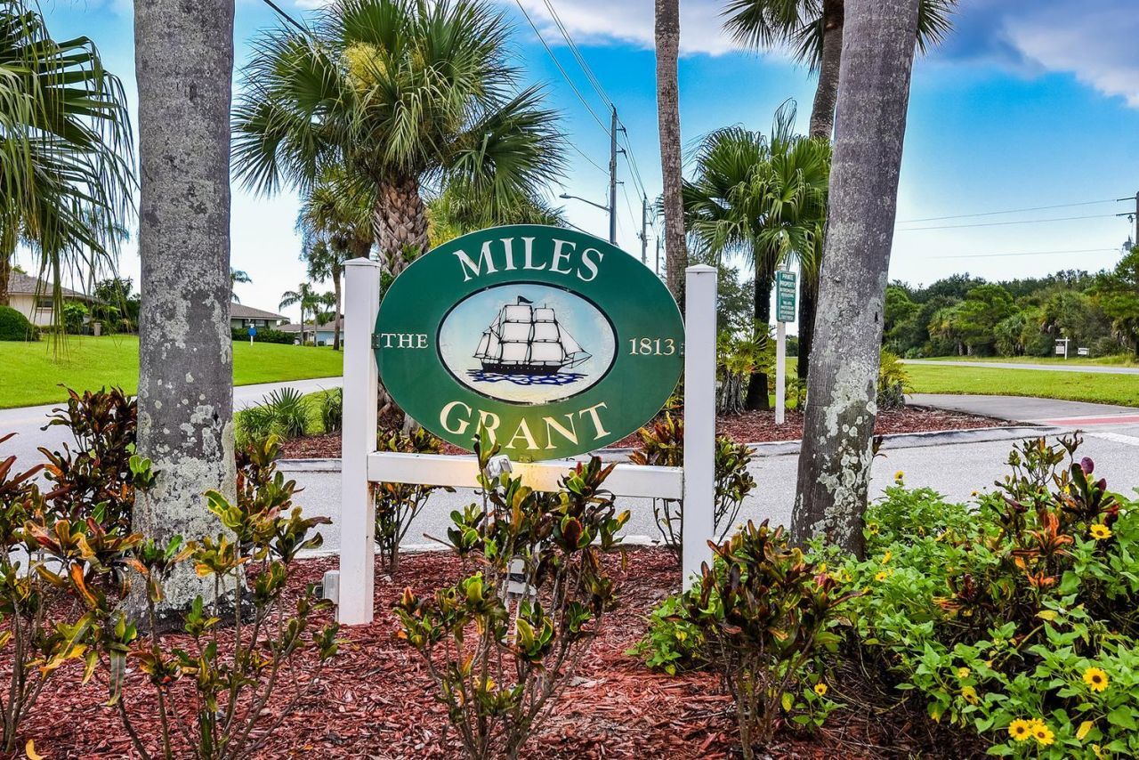 5333 SE Miles Grant Road, Unit 205, Stuart, FL 34997 Photo