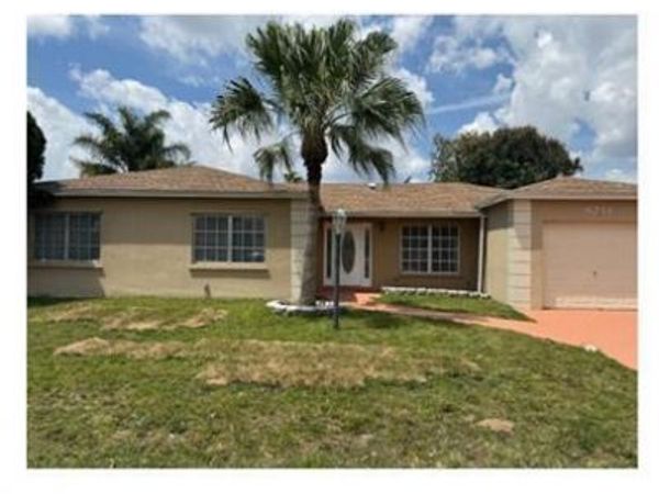 8211 NW 66th Terrace, Tamarac, FL 33321