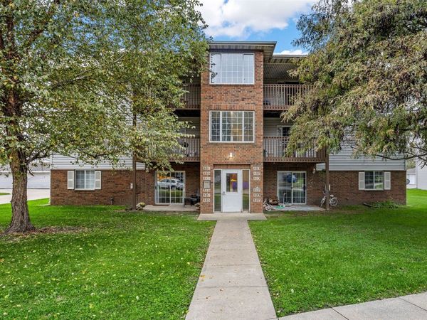 515 Kimberlite Street , Tiffin, IA 52340