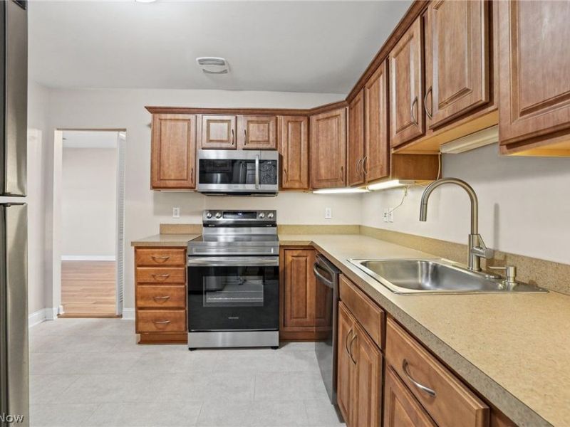 2885 Pease Drive, Unit 313, Rocky River, OH 44116 Photo 4