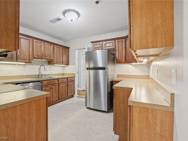 2885 Pease Drive, Unit 313, Rocky River, OH 44116 Photo 6