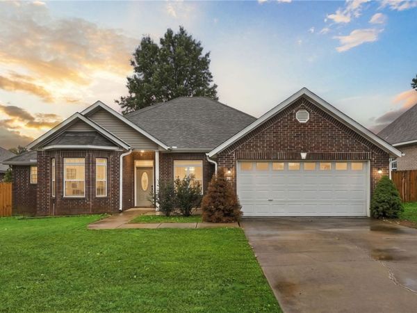 5704 W Stoney Creek Drive , Rogers, AR 72758