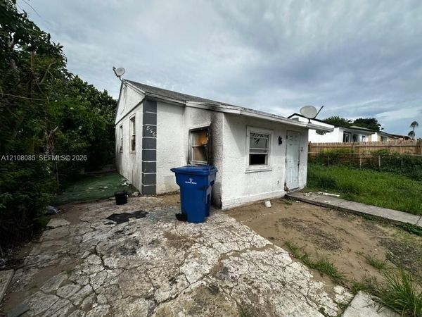 856 W 4th St , Riviera Beach, FL 33404