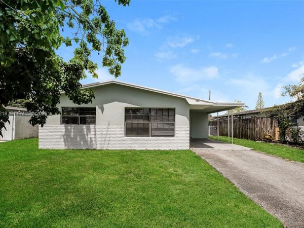 960 N 73rd Way , Hollywood, FL 33024