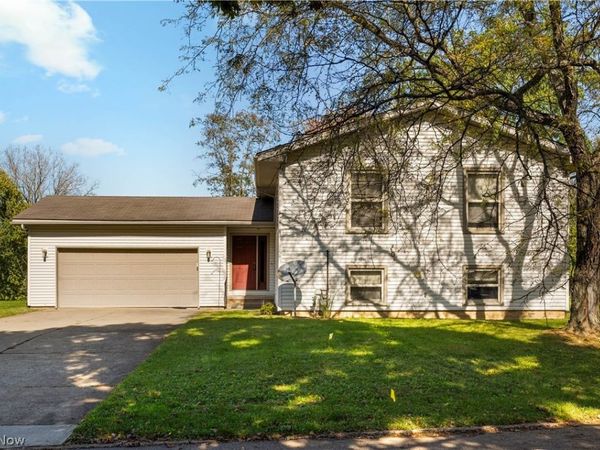1301 Greenridge Drive NE, Massillon, OH 44646