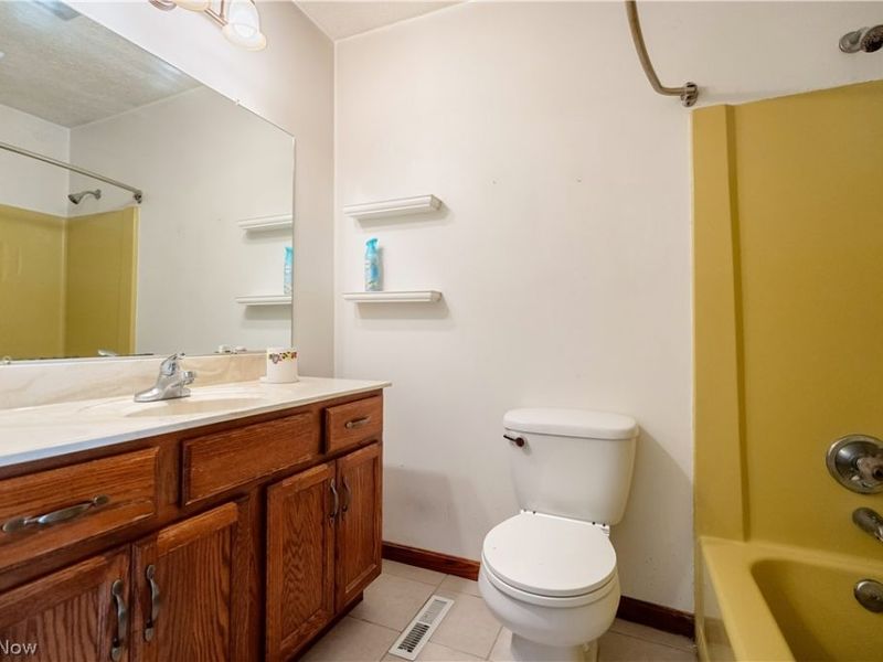 1301 Greenridge Drive NE, Massillon, OH 44646 Photo 18