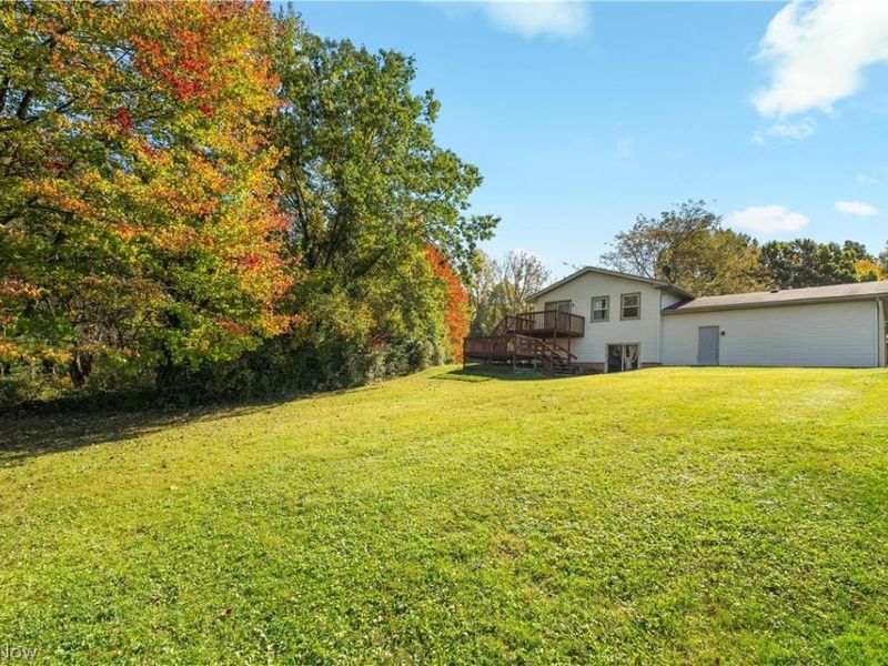 1301 Greenridge Drive NE, Massillon, OH 44646 Photo 2