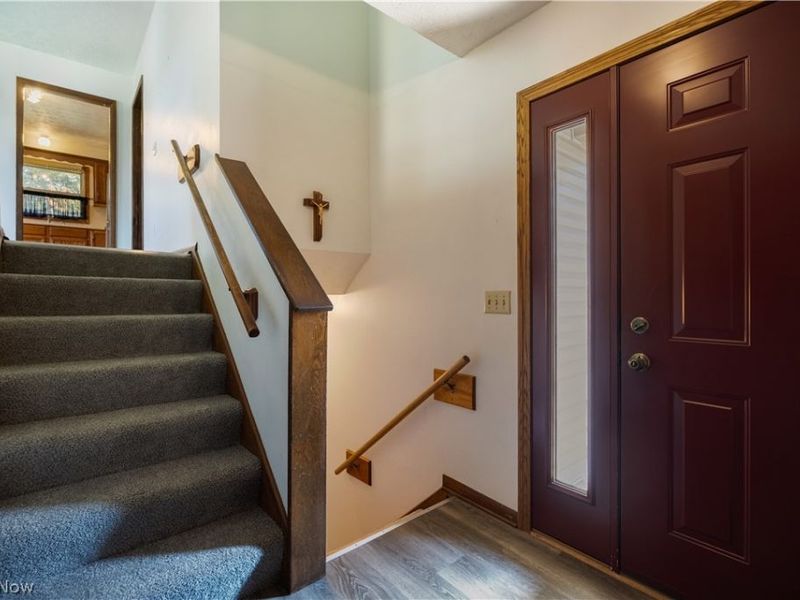 1301 Greenridge Drive NE, Massillon, OH 44646 Photo 3