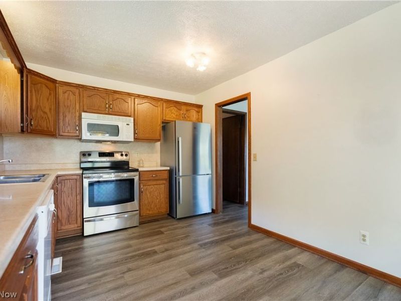 1301 Greenridge Drive NE, Massillon, OH 44646 Photo 8