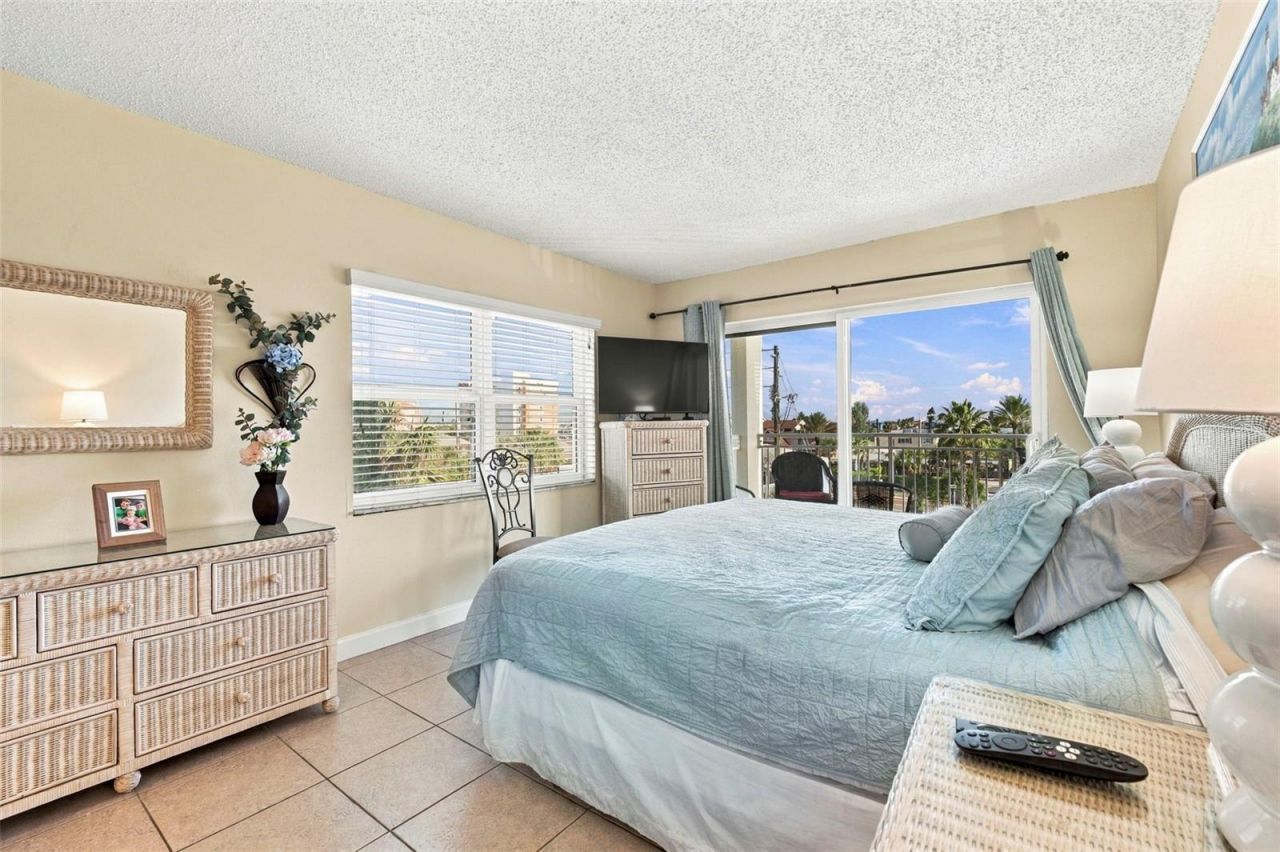13000 Gulf Lane, Unit 201, Madeira Beach, FL 33708 Photo