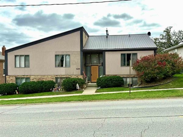 128 W Main, West Branch, IA 52358