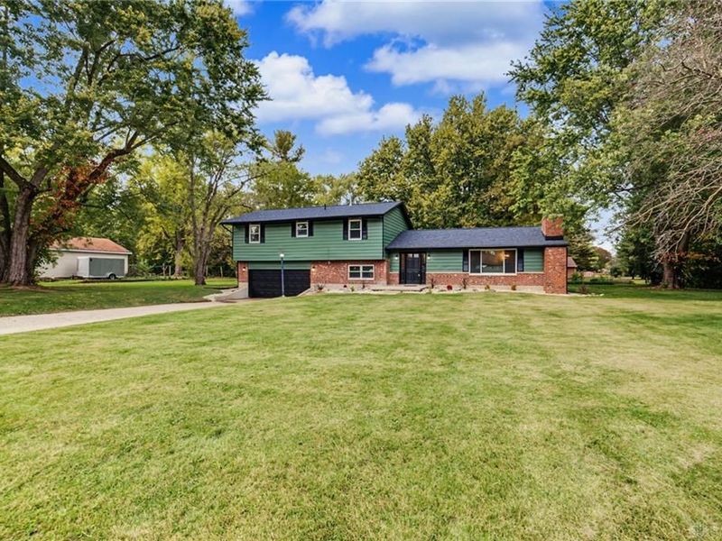 5430 David Drive, Tipp City, OH 45371 Photo 2