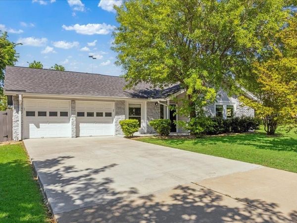 7302 Meadowood DR , Austin, TX 78723