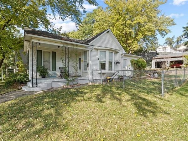 1811 Pacific Street, St Joseph, MO 64503