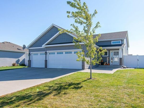 6059 AUTUMN Drive S, Fargo, ND 58104