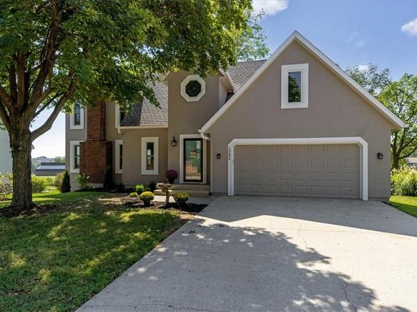12490 S Ortega Drive, Olathe, KS 66062