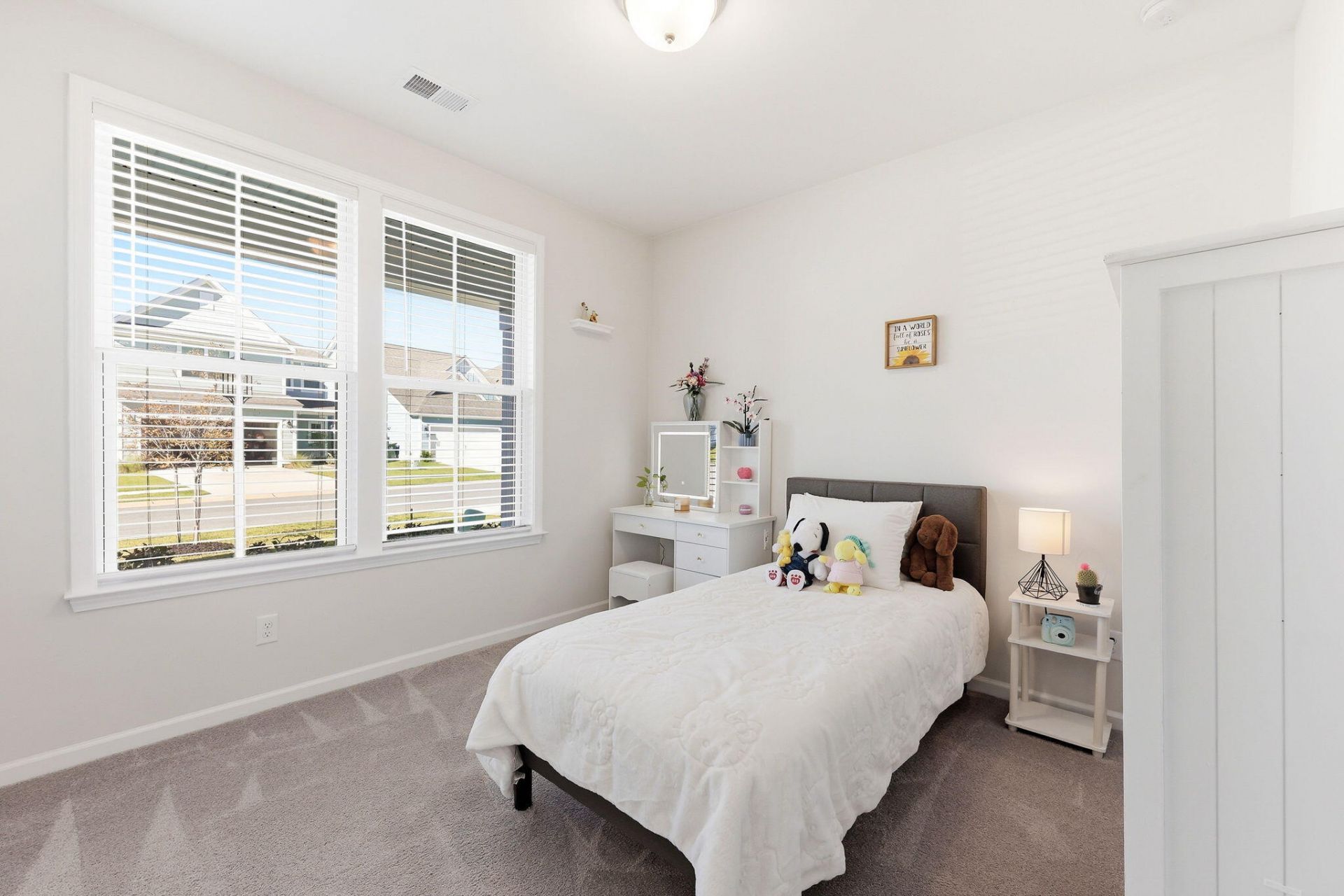 764 Opal Wing Street Photo 23