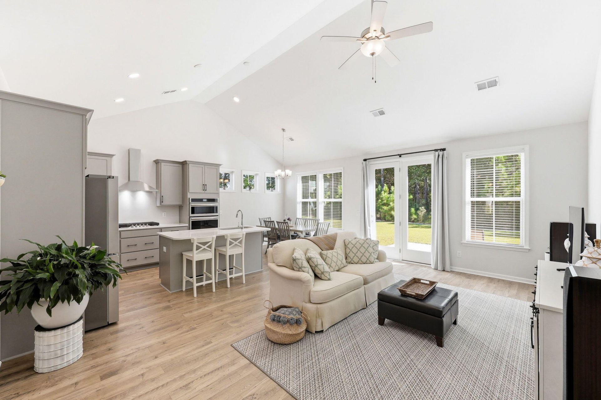 764 Opal Wing Street Photo 9