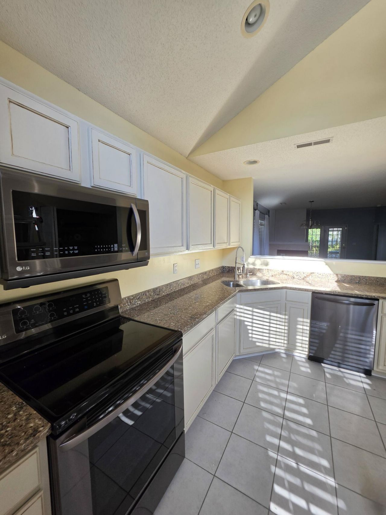 143 Darcy Avenue Photo 9