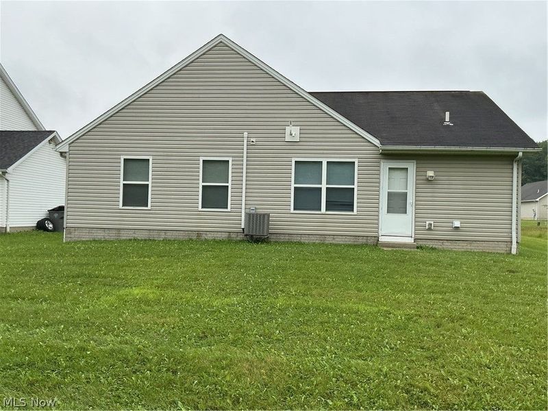 2832 Benford Lane, Youngstown, OH 44505 Photo 2