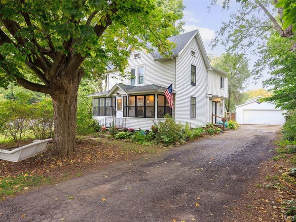721 Putnam Street E, Pinckney Village, Mi 48169