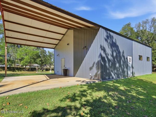 2057 E Whitworth Street, Hazlehurst, MS 39083