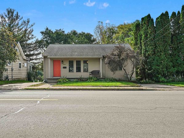 1341 S Grandview Avenue, Dubuque, IA 52003