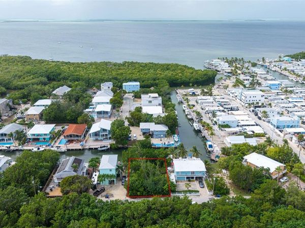 21 Harbor Dr , Key Largo, FL 33037