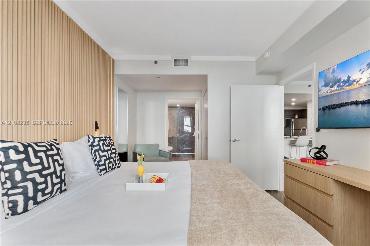 2889 Mcfarlane Rd , Unit 1513, Miami, FL 33133 Photo