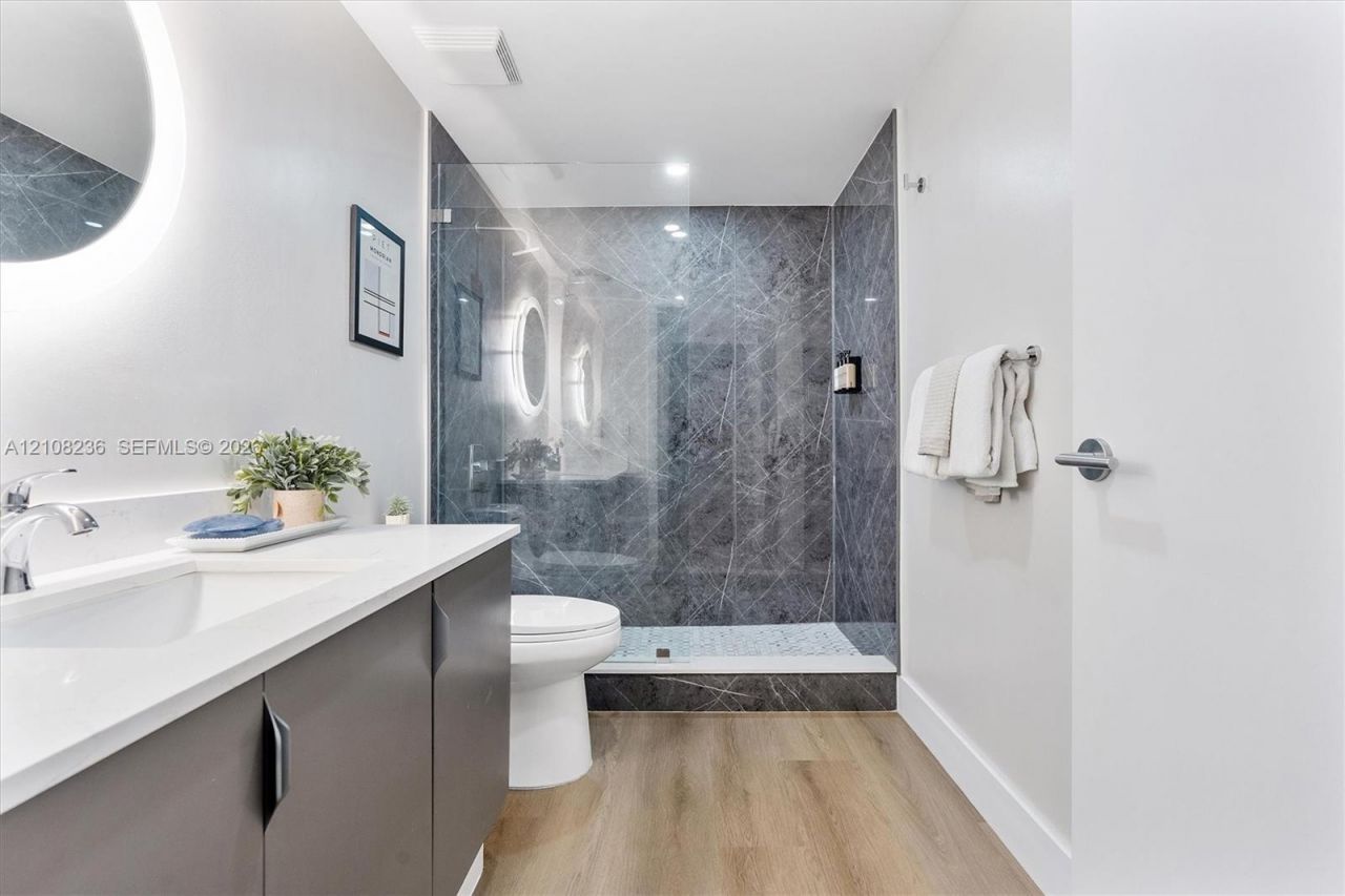 2889 Mcfarlane Rd , Unit 1513, Miami, FL 33133 Photo