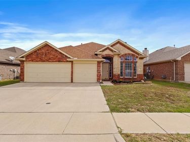 7428 Gairlock Drive, Fort Worth, TX 76179