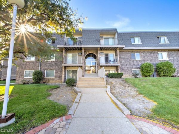 866 Cider Lane , Unit 105, Prospect Heights, IL 60070