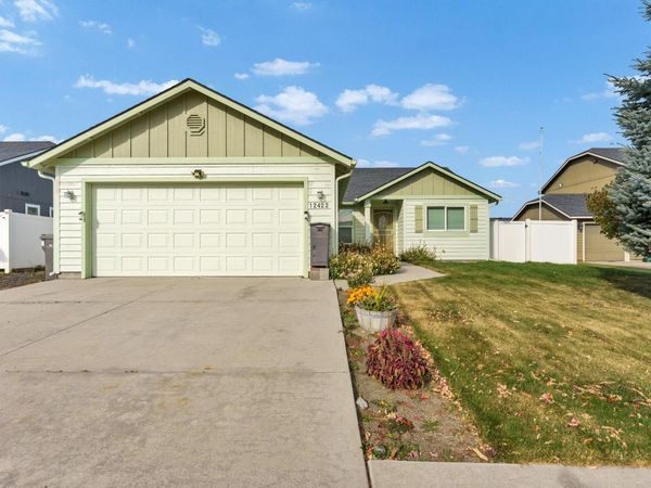 12422 W Pacific Ct, Airway Heights, WA 99001