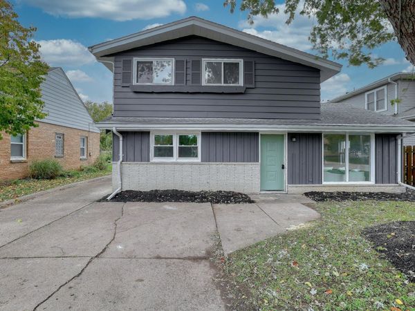 1112 S 121st St, West Allis, WI 53214